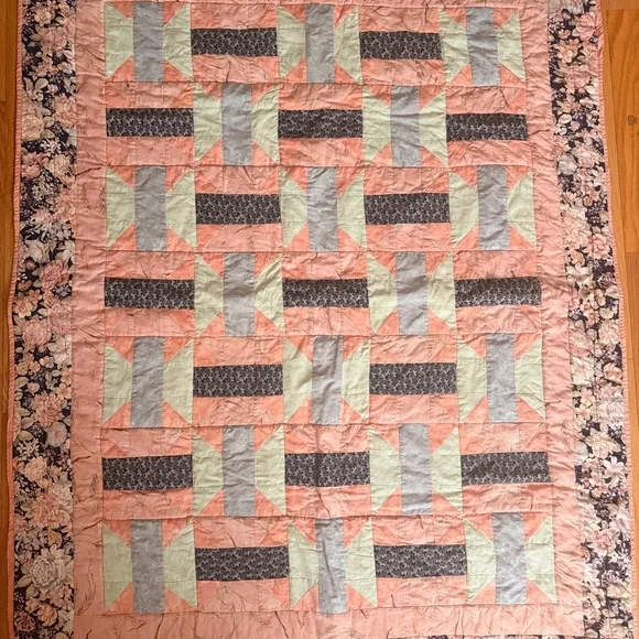 Handmade Patchwork Quilt - Beautiful condition - Picture 2 of 12